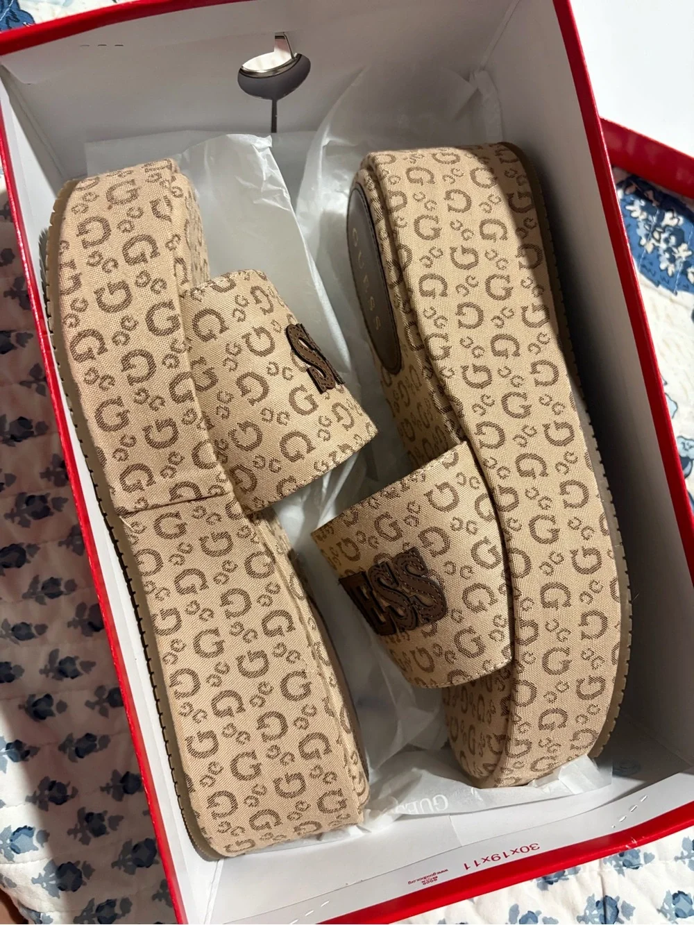 GUESS Logo Platform Slide